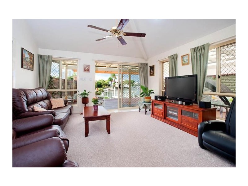 3 Vaggelas Crescent, Biggera Waters QLD 4216