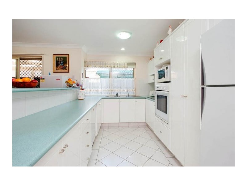 3 Vaggelas Crescent, Biggera Waters QLD 4216