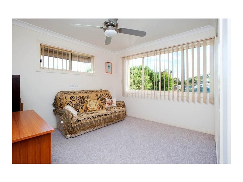 3 Vaggelas Crescent, Biggera Waters QLD 4216