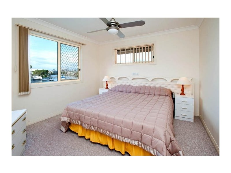 3 Vaggelas Crescent, Biggera Waters QLD 4216