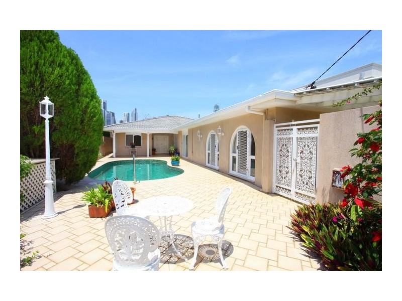 65 The Promenade, Isle Of Capri QLD 4217