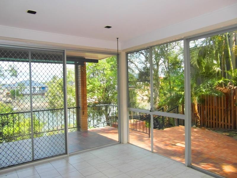 3 Platypus Avenue, Sorrento QLD 4217