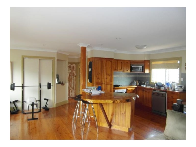 24 Ridgeway Avenue, Southport QLD 4215