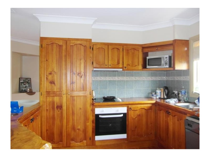 24 Ridgeway Avenue, Southport QLD 4215