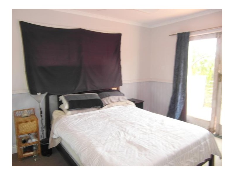 24 Ridgeway Avenue, Southport QLD 4215