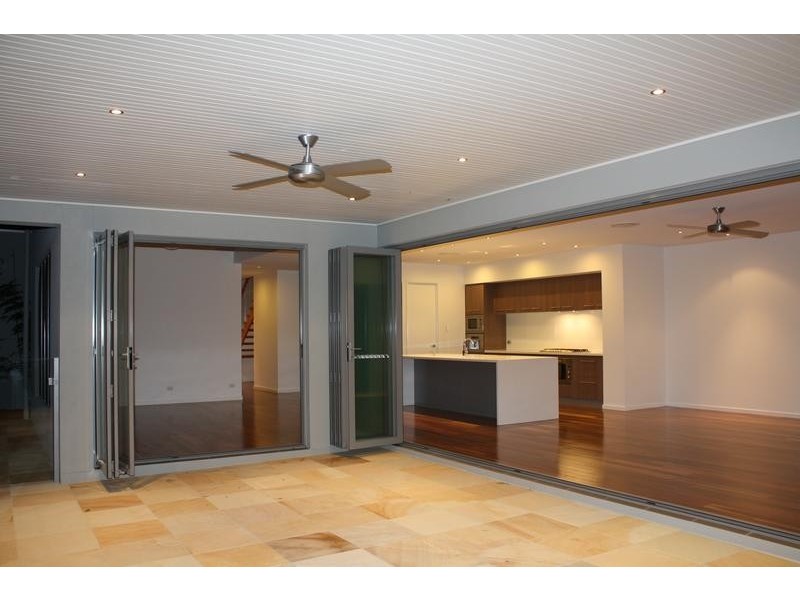 74 Gibraltar Drive, Isle Of Capri QLD 4217
