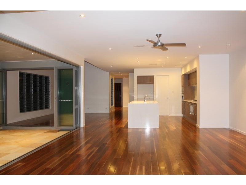 74 Gibraltar Drive, Isle Of Capri QLD 4217