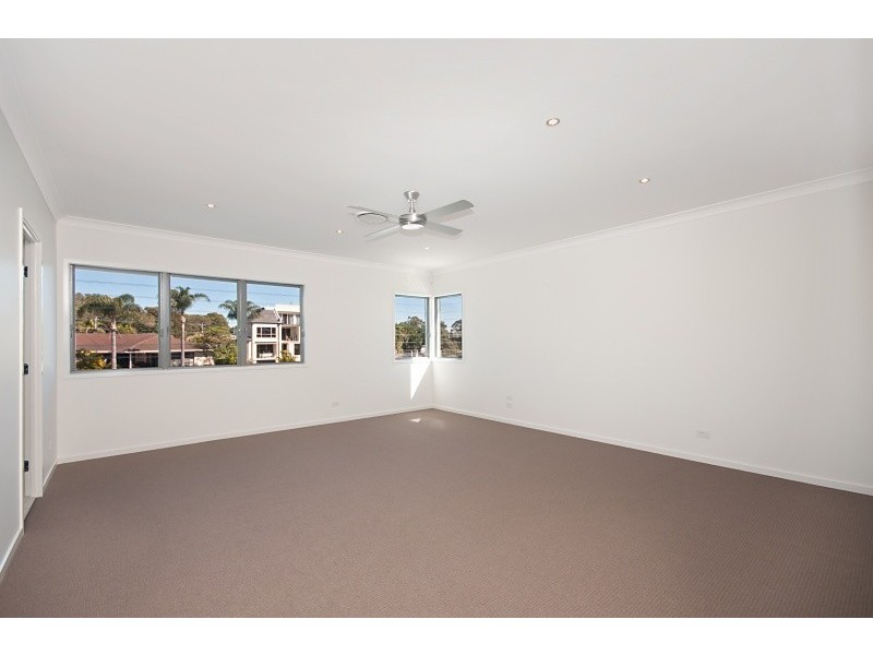 74 Gibraltar Drive, Isle Of Capri QLD 4217