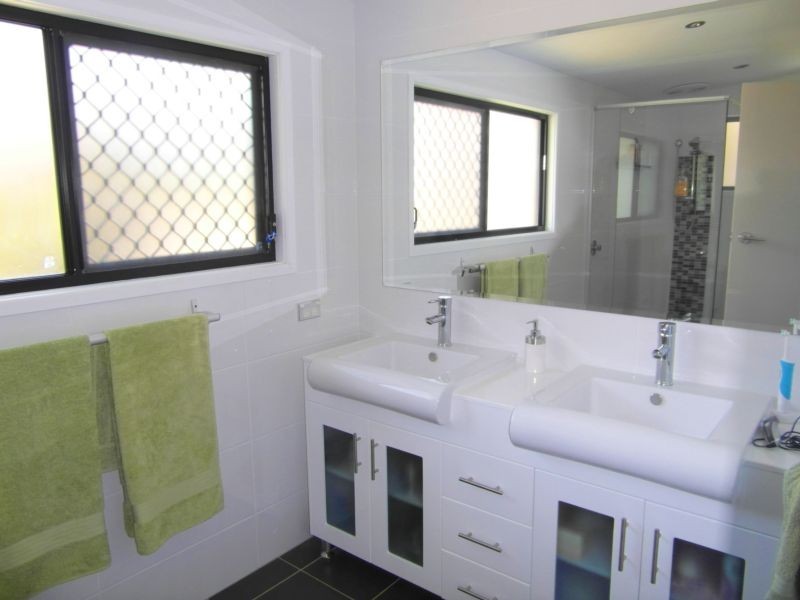 85 Amalfi Drive, Isle Of Capri QLD 4217