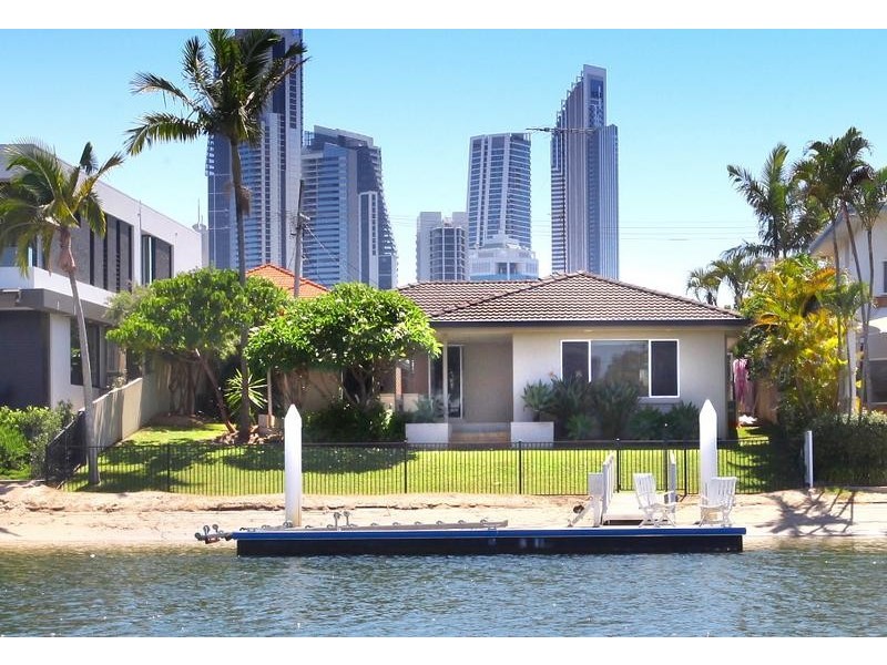 64 The Promenade, Isle Of Capri QLD 4217