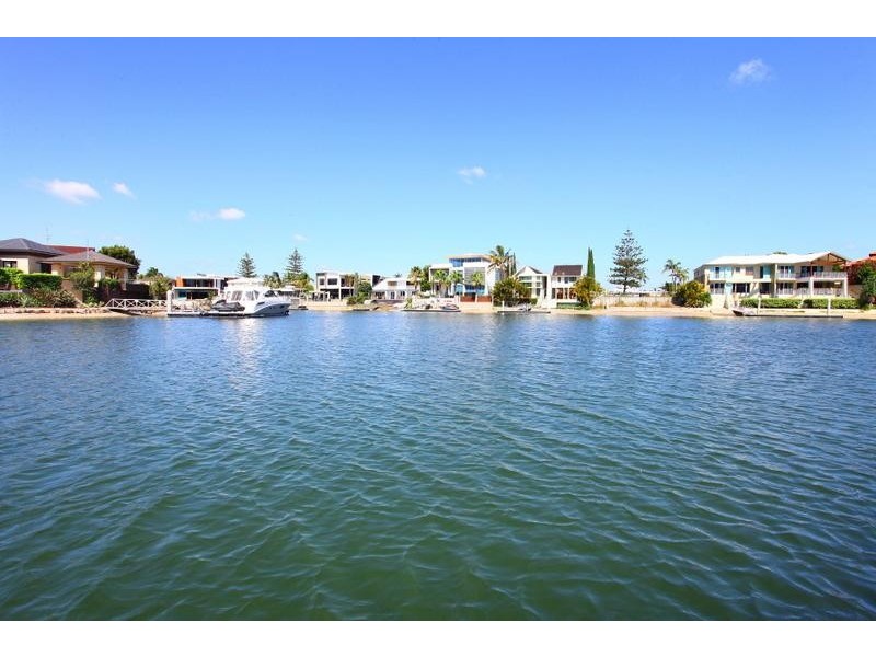 64 The Promenade, Isle Of Capri QLD 4217