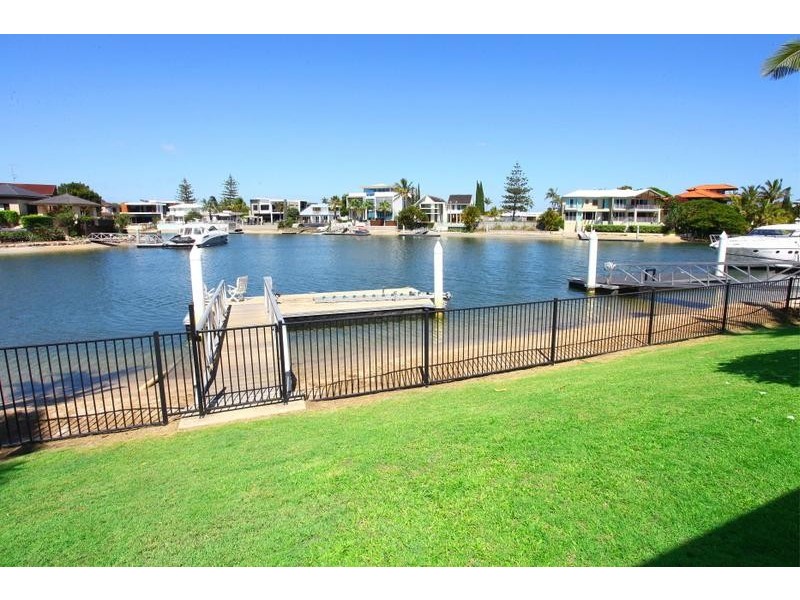 64 The Promenade, Isle Of Capri QLD 4217