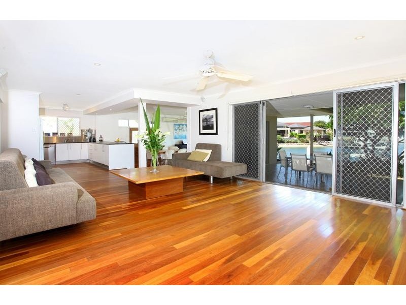 64 The Promenade, Isle Of Capri QLD 4217