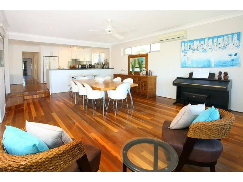 64 The Promenade, Isle Of Capri QLD 4217