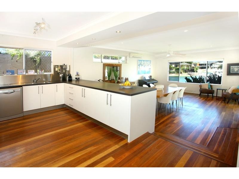 64 The Promenade, Isle Of Capri QLD 4217