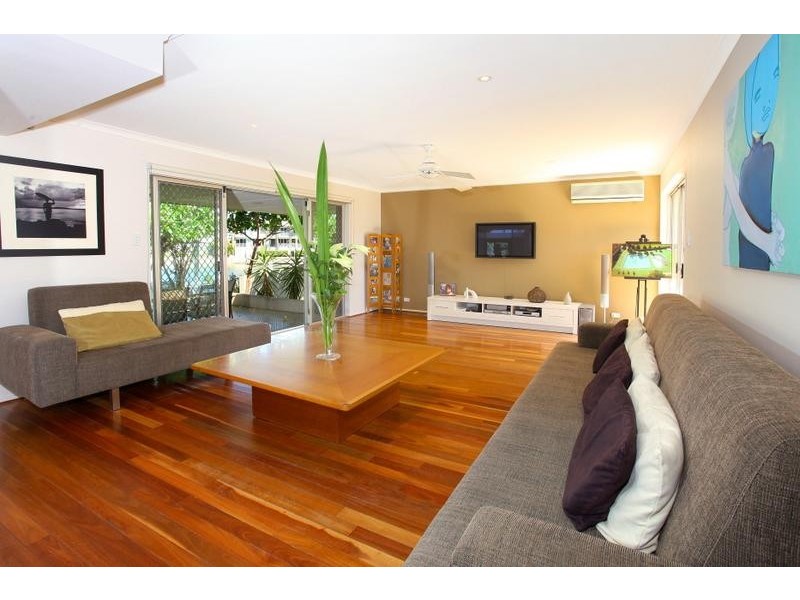 64 The Promenade, Isle Of Capri QLD 4217