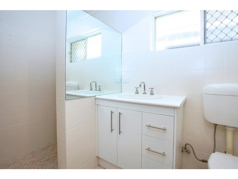 64 The Promenade, Isle Of Capri QLD 4217