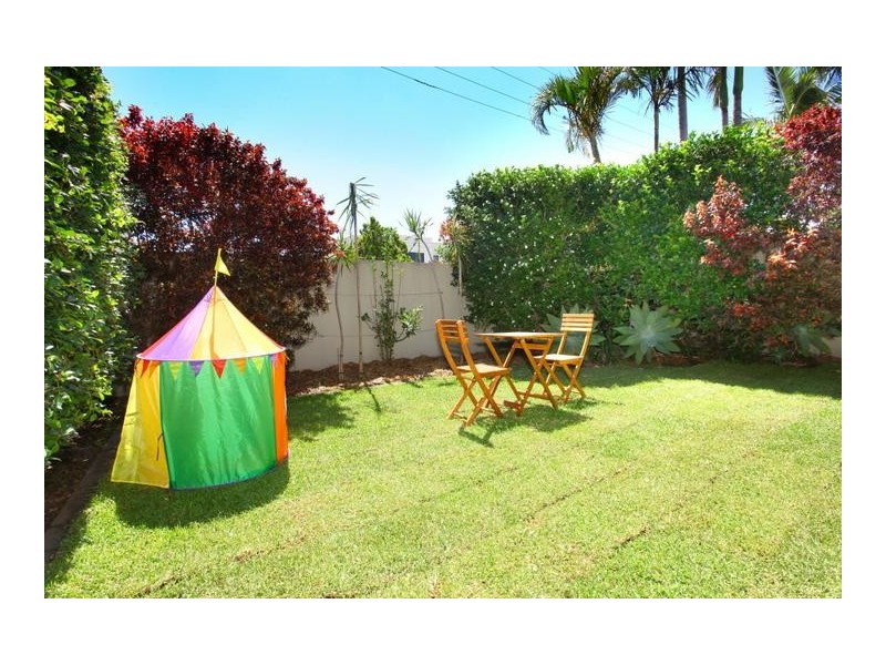 64 The Promenade, Isle Of Capri QLD 4217