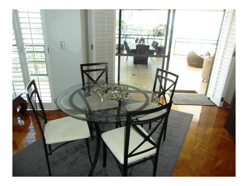 29 Woodroffe Avenue ‘The Meriton’, Main Beach QLD 4217