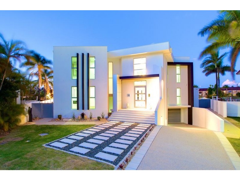 131 Morala Avenue, Runaway Bay QLD 4216