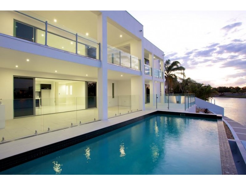 131 Morala Avenue, Runaway Bay QLD 4216