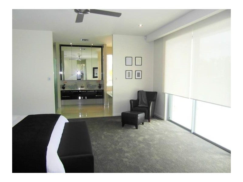 131 Morala Avenue, Runaway Bay QLD 4216