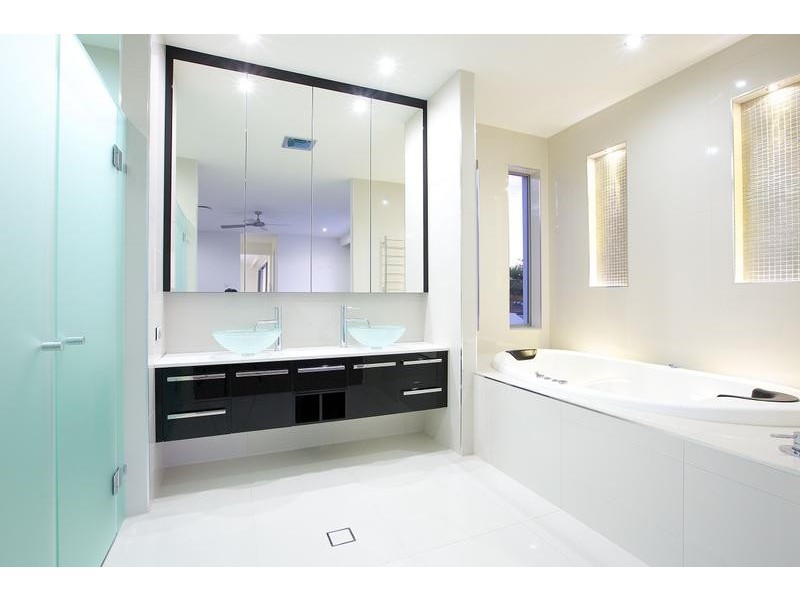 131 Morala Avenue, Runaway Bay QLD 4216