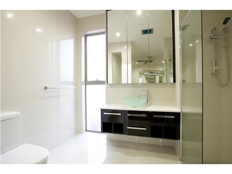 131 Morala Avenue, Runaway Bay QLD 4216