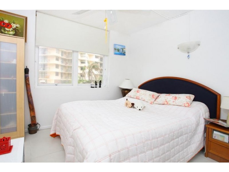 34 Hanlan Street, Surfers Paradise QLD 4217