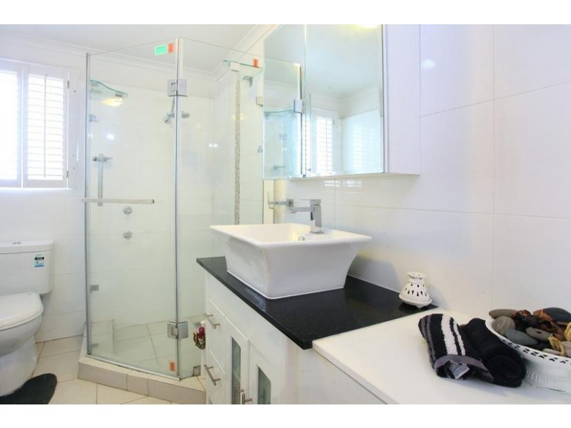 34 Hanlan Street, Surfers Paradise QLD 4217