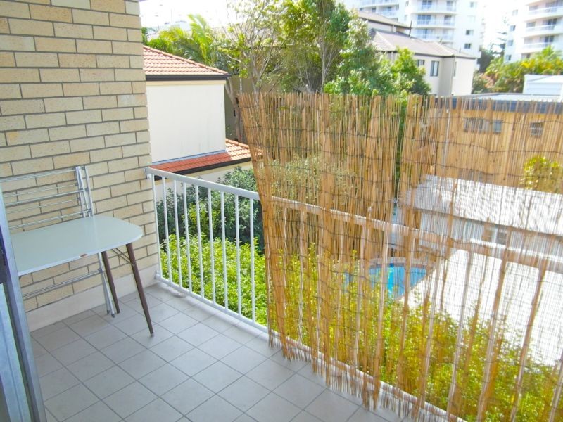 21 Oak Avenue, Surfers Paradise QLD 4217