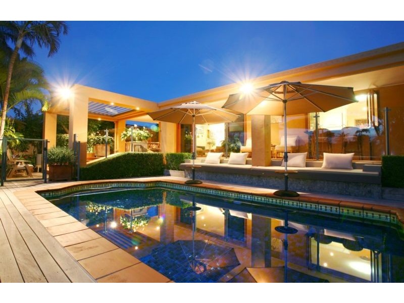 9 Etna Street, Isle Of Capri QLD 4217