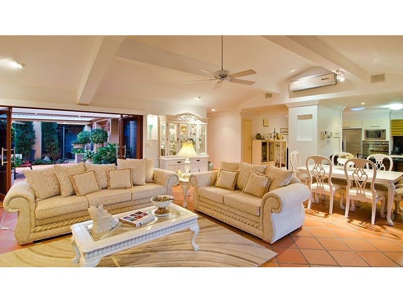 9 Etna Street, Isle Of Capri QLD 4217