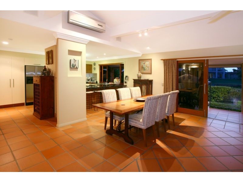 9 Etna Street, Isle Of Capri QLD 4217