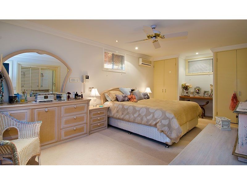 9 Etna Street, Isle Of Capri QLD 4217