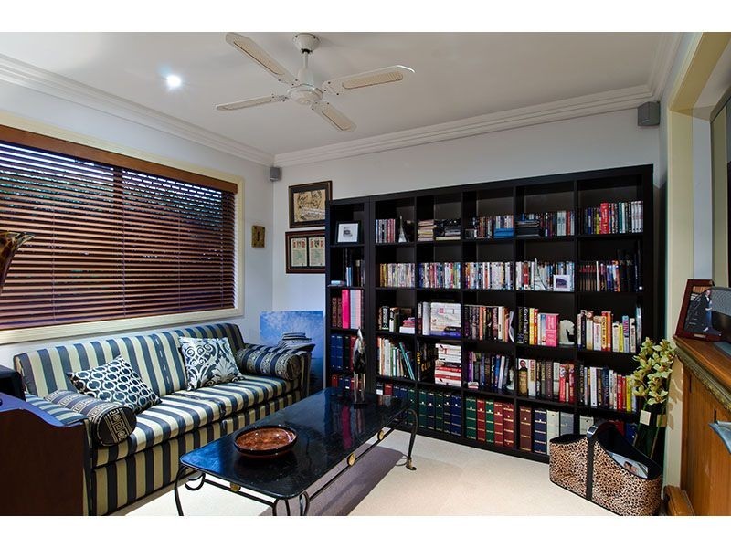 9 Etna Street, Isle Of Capri QLD 4217