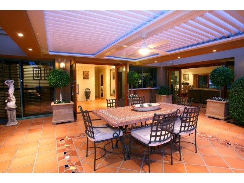 9 Etna Street, Isle Of Capri QLD 4217