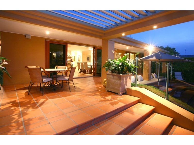 9 Etna Street, Isle Of Capri QLD 4217