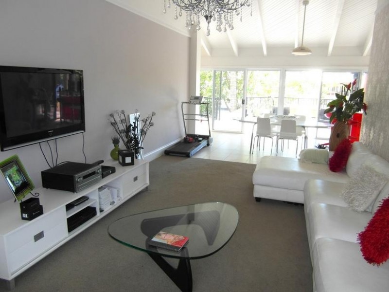 2 Platypus Avenue, Sorrento QLD 4217