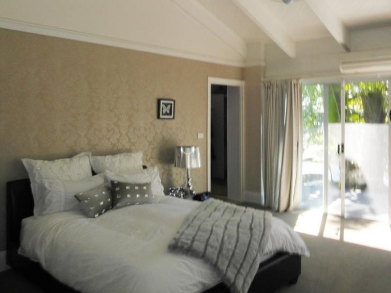2 Platypus Avenue, Sorrento QLD 4217