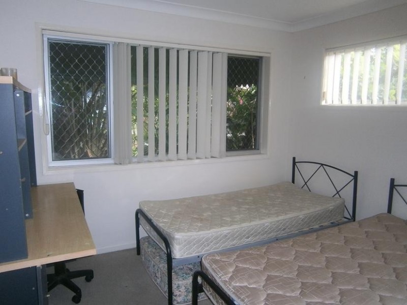 14 Illawong Street, Chevron Island QLD 4217