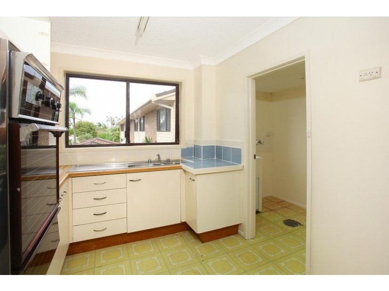 5 / 16 Duet Drive ‘Lake Intrepid Lodge’, Mermaid Waters QLD 4218
