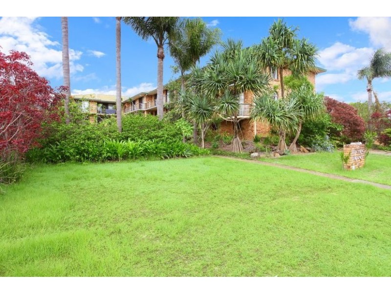5 / 16 Duet Drive ‘Lake Intrepid Lodge’, Mermaid Waters QLD 4218