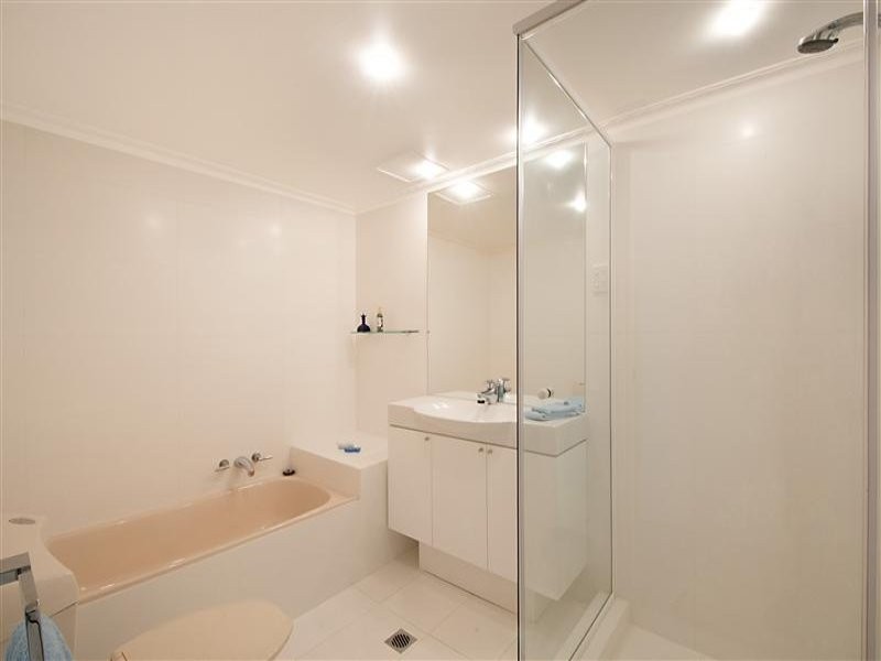 4 Old Burleigh Road ‘Surfers Aquarius’, Surfers Paradise QLD 4217