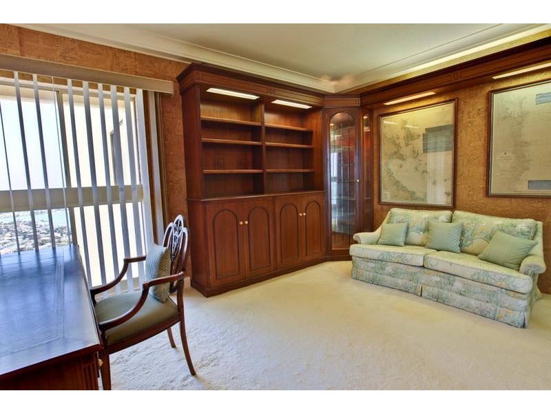 ‘Atlantis East’ Penthouse 181/2 Admiralty Drive, Paradise Waters QLD 4217