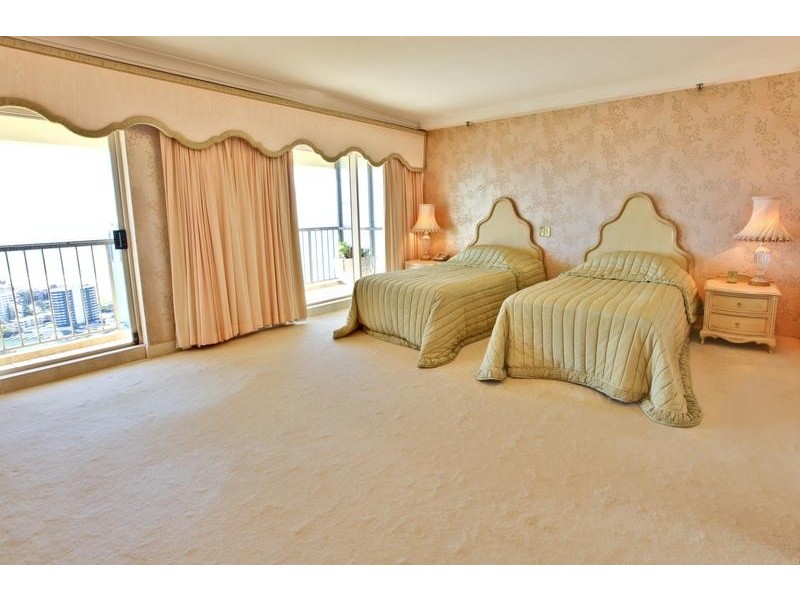 ‘Atlantis East’ Penthouse 181/2 Admiralty Drive, Paradise Waters QLD 4217