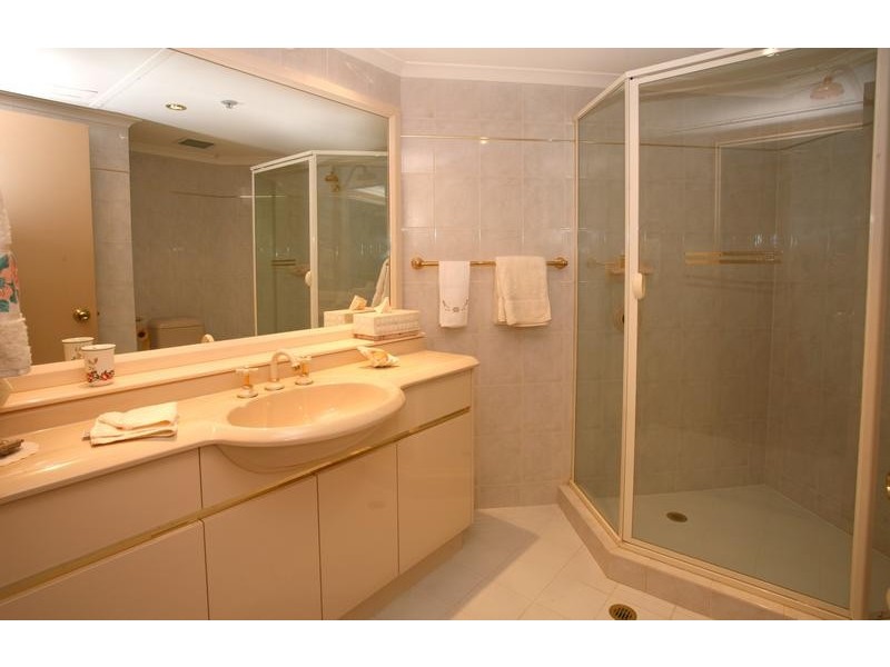 ‘Atlantis East’ Penthouse 181/2 Admiralty Drive, Paradise Waters QLD 4217
