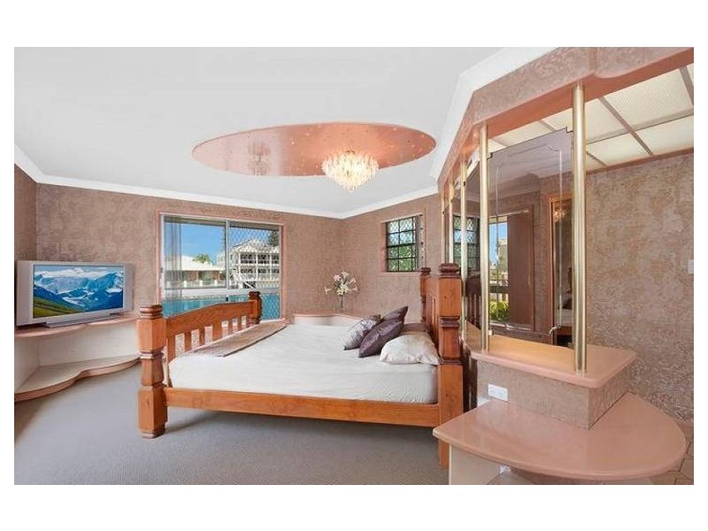 31 Southern Cross Drive, Cronin Island, Surfers Paradise QLD 4217