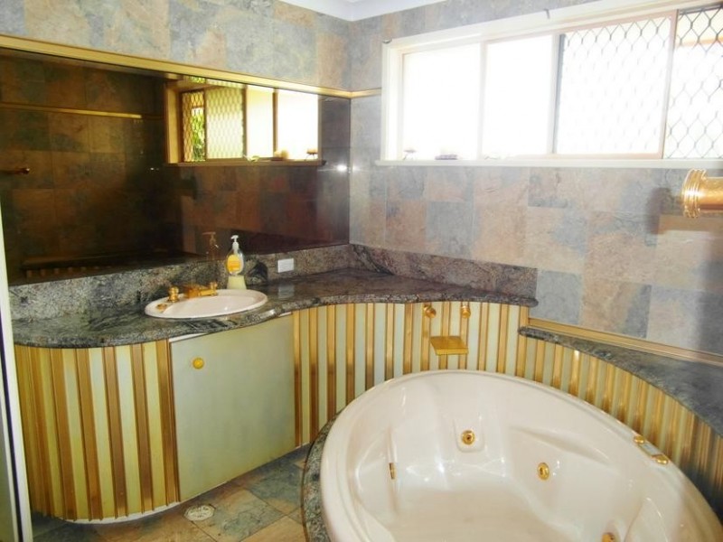 31 Southern Cross Drive, Cronin Island, Surfers Paradise QLD 4217