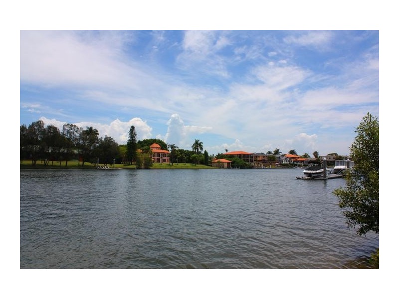 109 Sir Bruce Small Boulevard, Benowa QLD 4217